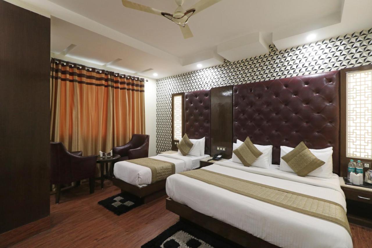 Hotel Mannat International By Mannat New Delhi Exterior photo